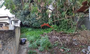Imagem 5: Terreno amplo com 10 metros de frente por 40 metros de fundo, lado alto da rua. Excelente