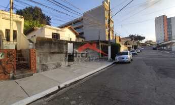 Imagem 2: Terreno amplo com 10 metros de frente por 40 metros de fundo, lado alto da rua. Excelente