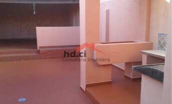 Imagem 2: Amplo sobrado com 200 m2 distribuídos em 2 andares. No piso inferior possui 2 salas, cozin