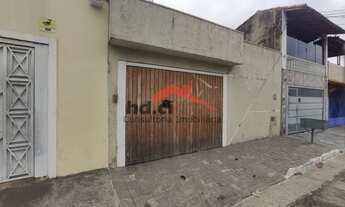 Imagem 3: Linda casa com ótimo acabamento, construção sólida, bem arejada e com cômodos grandes. Pis