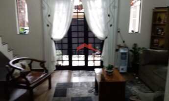 Imagem 2: Sobrado com 2 dormitórios, sendo 2 suítes, todos com armários planejados, suítes com armár