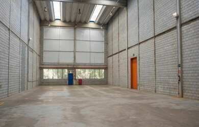 Imagem 4: Galpão para locação em São Paulo-SP, Jardim Santo Elias: 2 salas, 2 banheiros, 3 vagas de