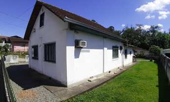 Imagem: Residência antiga à venda no bairro Floresta