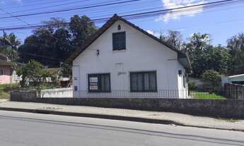 Imagem 4: Residência antiga à venda no bairro Floresta Joinville/SC. 03 dormitórios