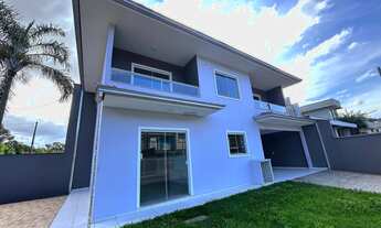 Imagem: Sobrado geminado de esquina à venda no