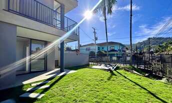 Imagem: Sobrado geminado de esquina à venda no