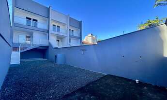 Imagem 2: Sobrado Geminado à venda no bairro Costa e Silva, Joinville - SC - Lateral da Rua Benjam