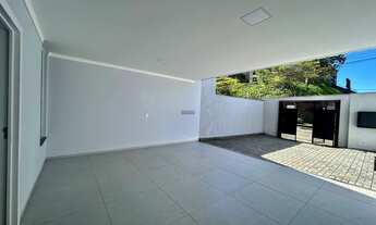 Imagem 3: Sobrado Geminado à venda no bairro Costa e Silva, Joinville - SC - Lateral da Rua Benjam