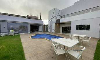 Imagem: Casa com 4 suítes com 375 m² com piscina