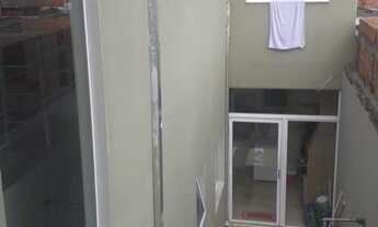 Imagem 4: Ótimo sobrado a venda, com boa localização, fácil acesso ao centro comercial e ao Parque E