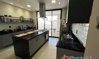 Imagem 3: Casa em Condomínio à Venda em Indaiatuba-SP: 3 Quartos, 1 Suíte, 2 Salas, 3 Banheiros, 2 V