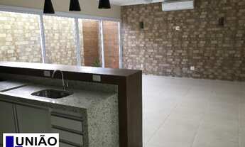 Imagem 4: Venda - Sobrado em Condomínio fechado com armários planejados, 3 dormitórios (sendo 01 sui