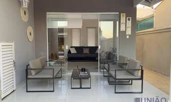 Imagem 2: Sobrado com 3 suítes sendo 1 master com closet, sala de estar e jantar ampla, dispensa, la