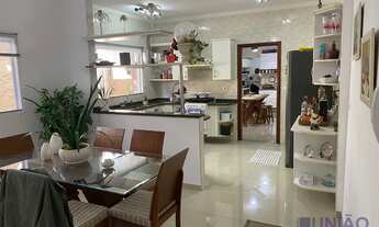 Imagem 2: Excelente Sobrado, Localização Privilegiada, 04 dormitórios (Sendo 02 suites, 01 suite na