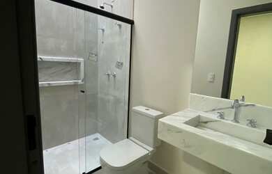 Imagem 7: VENDE - Condomínio Fechado, Casa Nova, Acabamento de Alto Padrão, 03 suites, espaço gourme