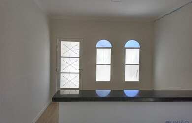 Imagem 4: Imóvel Reformado, Ótimo Acabamento, 02 dormitórios, sala 02 ambientes, cozinha americana