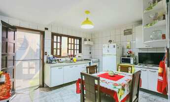 Imagem: Sobrado de 2 dormitórios, 2 banheiros