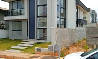 Imagem: Luxuosa casa em condomínio à venda em