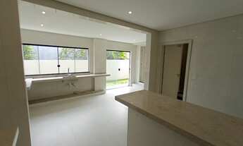 Imagem 2: Casa de Luxo em Condomínio - 5 Quartos, 5 Suítes, 3 Salas, 3 Banheiros, 5 Vagas de Garagem