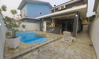 Imagem: Casa Sobrado com Piscina em Condomínio