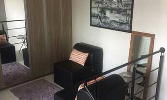 Imagem 3: Duplex lindo com Varanda, com uma paleta de cores contrastante que valoriza ainda mais o i