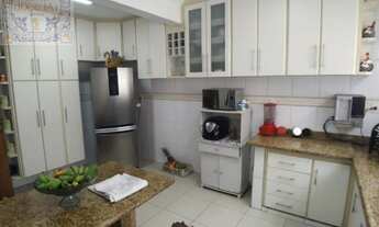 Imagem 4: Casa ampla e arejada com 3 dormitórios, ideal para famílias que gostam de estar bem locali