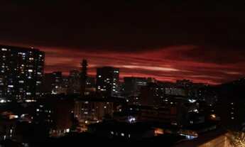 Imagem 2: Cobertura duplex com varanda gourmet, churrasqueira e jacuzzi, ideal para famílias que gos