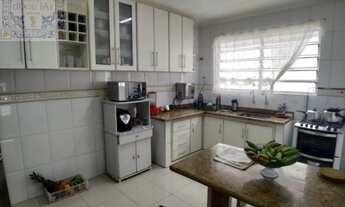 Imagem 5: Casa ampla e arejada com 3 dormitórios, ideal para famílias que gostam de estar bem locali