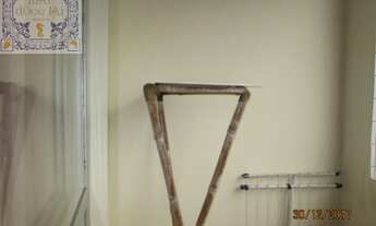 Imagem 5: Apartamento à venda em Santos-SP, Bairro Boqueirão: frente, 2 quartos, sala com sacada, 2