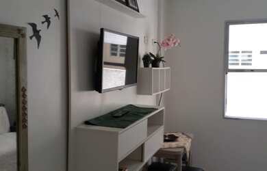 Imagem 3: Kitnet mobiliada, a apenas uma quadra da praia, pertinho da rua Trabulsi, em Santos-SP.