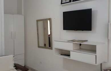 Imagem 4: Kitnet mobiliada, a apenas uma quadra da praia, pertinho da rua Trabulsi, em Santos-SP.