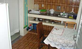 Imagem 2: Sobrado à venda na Praia do Morro, kitnets