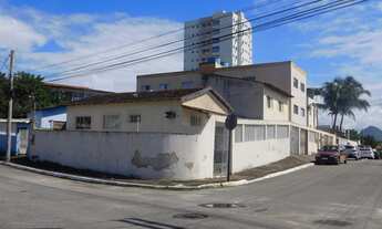 Imagem 6: 3 dormitórios, 2 banheiro, 2 vagas na garagem, 360M² de Área Construída, 360M² de Área Tot