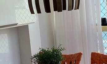 Imagem 3: Apartamento na lateral com vista para o mar, composto por três quartos sendo uma suíte - P