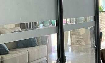 Imagem 6: Apartamento na lateral com vista para o mar, composto por três quartos sendo uma suíte - P