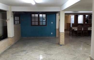 Imagem 2: 5 dormitórios, 1 suítes, 5 banheiro, 4 vagas na garagem