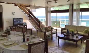 Imagem: Cobertura em frente ao mar com uma vista