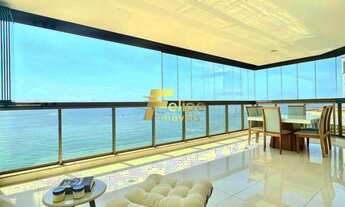 Imagem: Uma vista panorâmica do mar de Itapuã