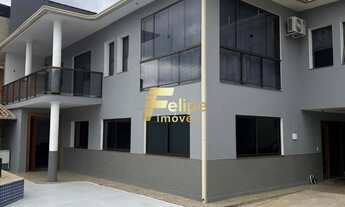 Imagem: BELÍSSIMA E ESPAÇOSA CASA COM PISCINA