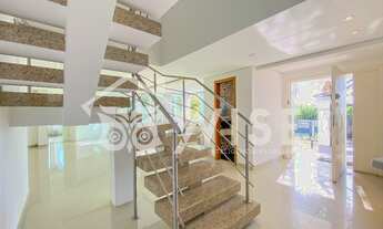 Imagem 5: Linda casa em dois terrenos localizada no Jardim Floresta, em Porto Alegre