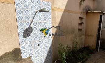 Imagem 4: Casa duplex, em meio lote, com quarto térreo e espaço para piscina no bairro Jardim Bela V