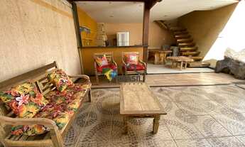 Imagem 2: Casa duplex, em meio lote, com quarto térreo e espaço para piscina no bairro Jardim Bela V