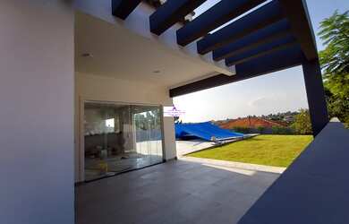 Imagem 2: CASA COM 03 SUÍTES NO MELHOR E MAIS BEM LOCALIZADO CONDOMÍNIO DA REGIÃO