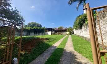 Imagem 3: Casa térrea com quase 300m no miolo da Granja Viana em terreno de 1.000 metros com espaço