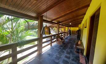 Imagem 1: Casa térrea com quase 300m no miolo da Granja Viana em terreno de 1.000 metros com espaço