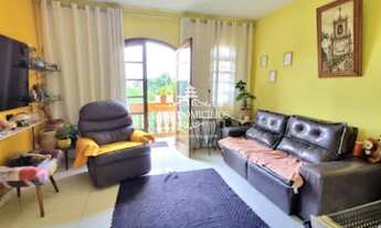 Imagem: Casa em rua tranquila na Granja Viana ao