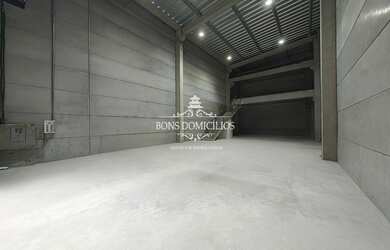 Imagem 4: Galpão Comercial para Locação na Granja Carolina, Cotia-SP: Espaço Moderno e Versátil para