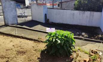 Imagem 3: Casa de esquina no centro de Cotia com terreno grande em toda a lareral