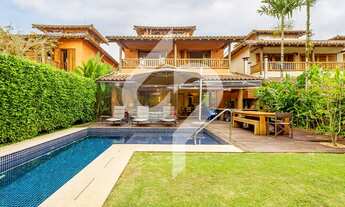 Imagem: Belíssima residência com arquitetura litoranêa