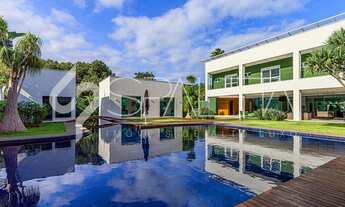 Imagem 3: Mansão contemporânea com heliponto particular à venda no condomínio Jardim Acapulco no Gua